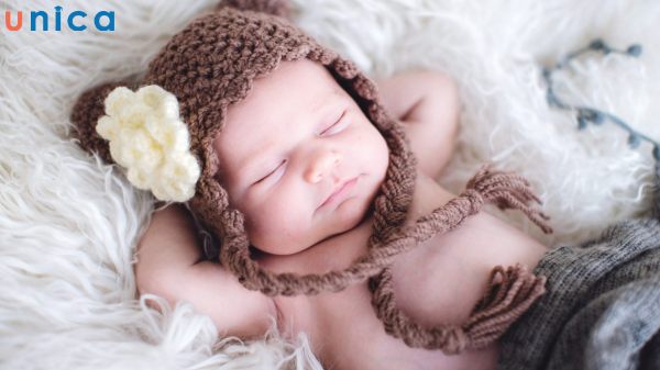 Chụp ảnh cho bé sơ sinh đáng yêu như chú gấu con