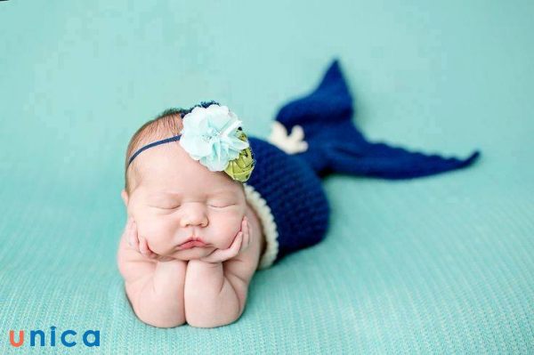 Chụp hình cho bé sơ sinh đóng vai nàng tiên cá