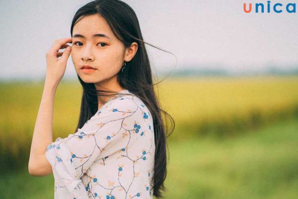 Chụp ảnh lúc có gió với mái tóc bồng bềnh