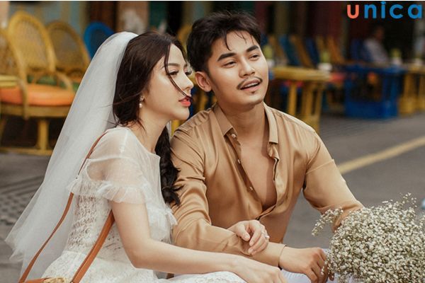 Sử dụng màu đen trắng hoặc nâu đỏ