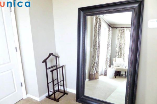 Tuyệt đối không được để gương đối diện giường ngủ