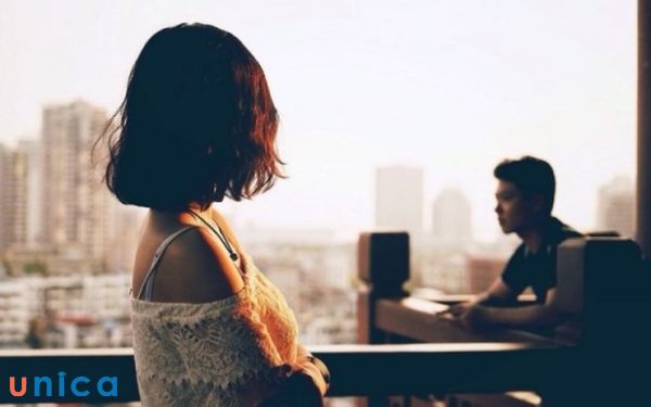 Không lớn tiếng với vợ ở nơi công cộng