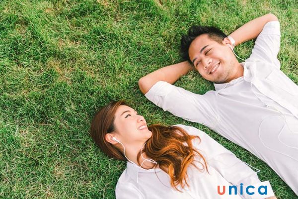 Anh ấy luôn dành ánh mắt cho bạn