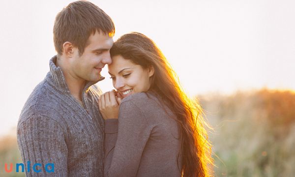 Người chồng thường hay khen ngợi vợ là người yêu thương và tự hào về bạn