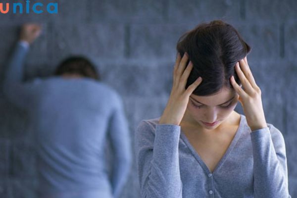 Bạn không dám đứng lên, không đủ dũng cảm để bảo vệ bạn đời