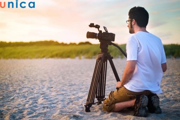 Sử dụng tripod hoặc monopod giúp quay video được ổn định hơn