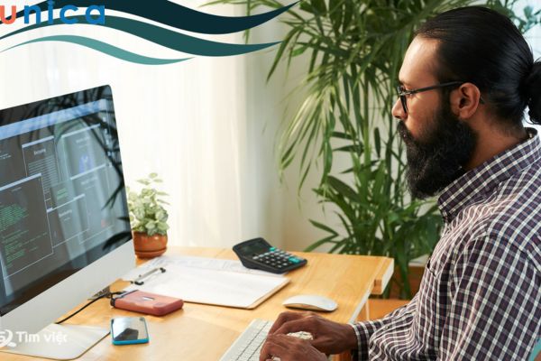 Làm việc tại các công ty chuyên thiết kế website