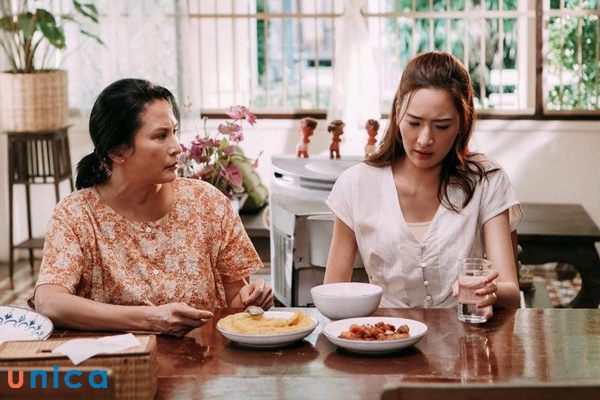 Mẹ chồng đối xử với bạn theo cách khác khi vắng mặt chồng bạn