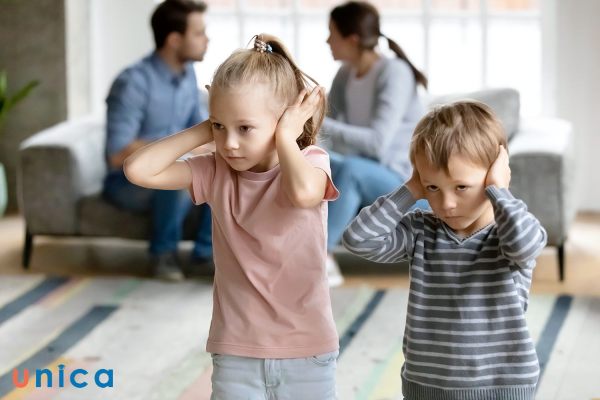 Vợ chồng cãi nhau lâu ngày sẽ làm con cái tổn thương