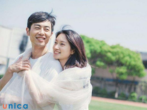 Bất ngờ ôm người ấy từ sau