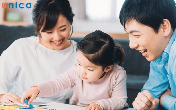 Cùng vợ nuôi dạy con cái