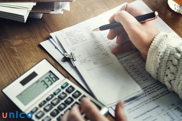 Quản lý chi tiêu trong gia đình do người vợ thực hiện