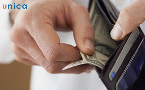 Để người ấy giữ một khoản tiền riêng