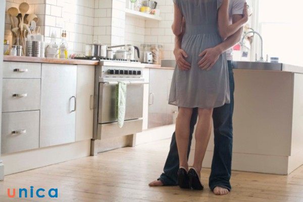 Ngoại tình với giúp việc trẻ