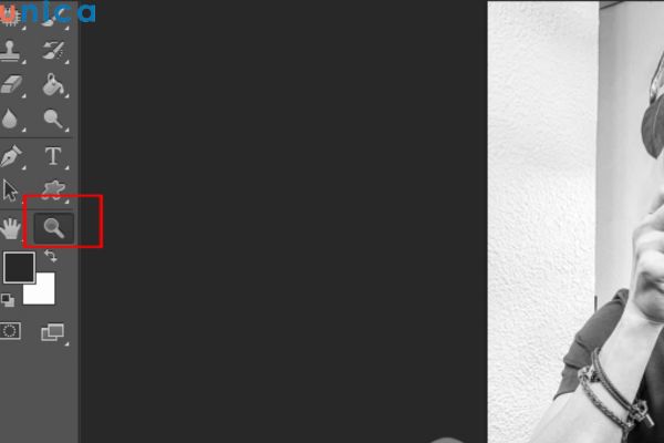 Nhấn vào biểu tượng cái kính lúp ở phía góc bên tay trái