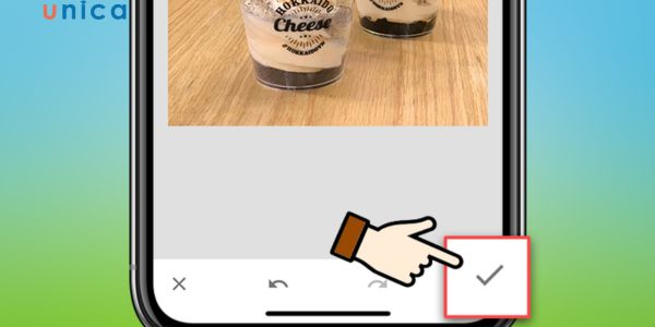 Chọn tích để hoàn tất quá trình xóa chữ trên ảnh