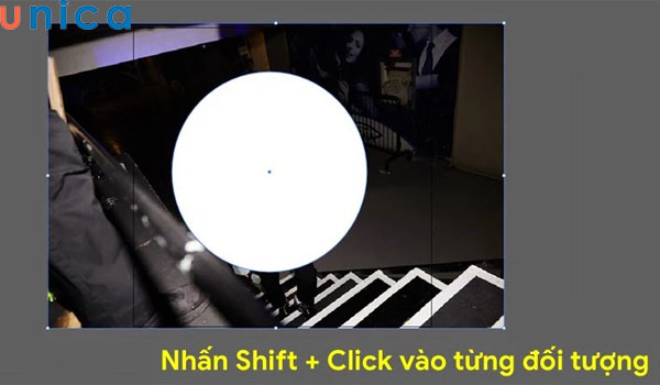 Chọn ảnh muốn cắt và hình vừa vẽ