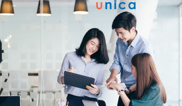 Giữ nhịp trò chuyện đều đặn để thuyết phục khách hàng