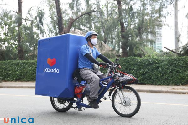 Mua tivi trên Lazada có thể miễn phí giao hàng, tùy thuộc vào giá trị đơn hàng và địa chỉ giao hàng của bạn