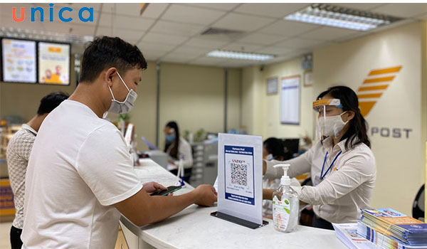 Mang đơn hàng đổi trả cho Tiki đến bưu điện để gửi