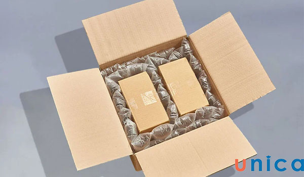 Bọc điện thoại vào màng bọc bong bóng