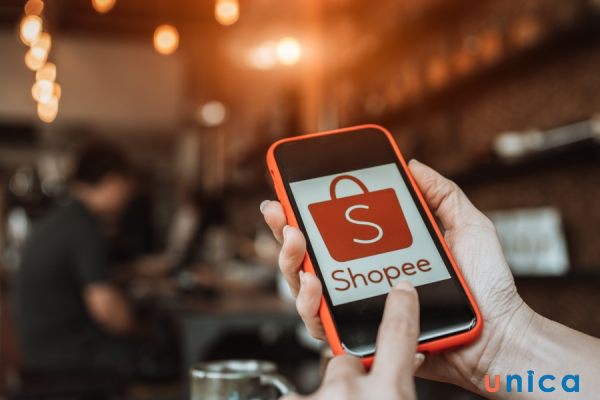 Shopee là một trong những trang thương mại điện tử lớn tại Đông Nam Á và là một trong những nền tảng mua sắm trực tuyến phổ biến tại Việt Nam