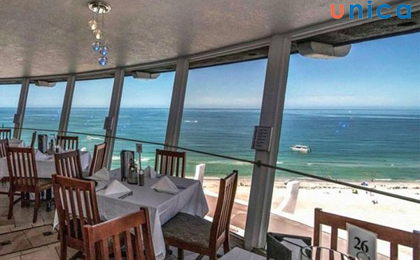 Nhà hàng hải sản ven biển