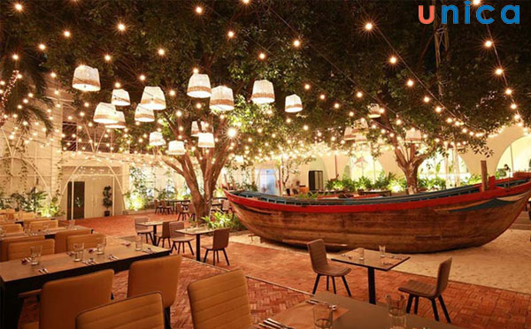 Nhà hàng hải sản phong cách sân vườn