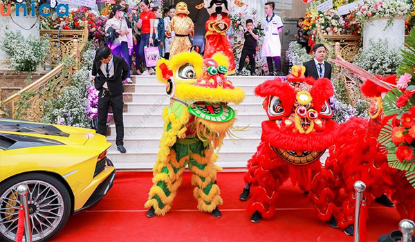 Múa lân là hoạt động thường có trong buổi khai trương