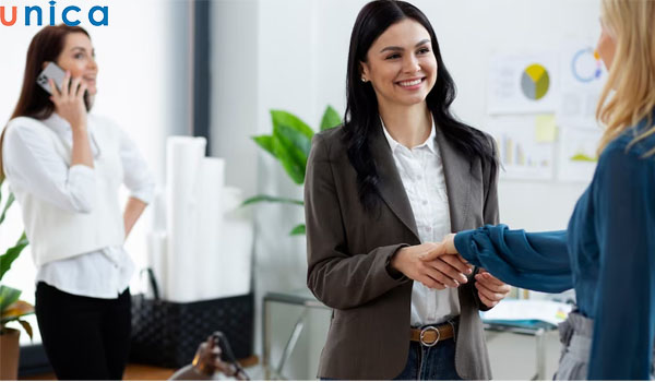 Tận dụng mối quan hệ nội bộ trong trường