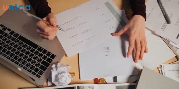 Đưa vào câu chuyện (Story)