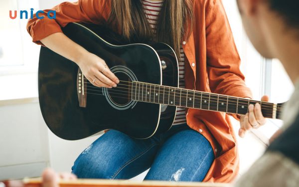 mot-so-thao-tac-khac-khi-choi-guitar.jpg