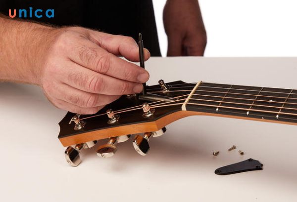 Dụng cụ chỉnh cần đàn guitar