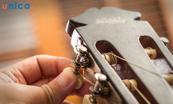 Nới lỏng phần dây đàn