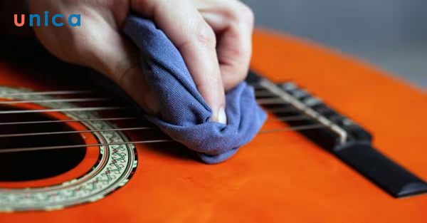 Vệ sinh định kỳ giúp hạn chế đứt dây đàn