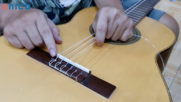 Thay dây đàn guitar định kỳ theo tần suất chơi