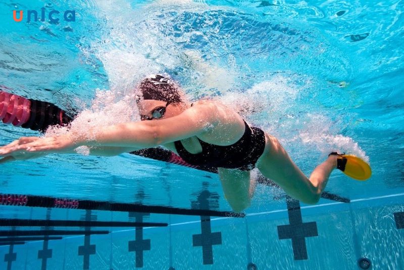 Bơi ếch có tên tiếng Anh là Breaststroke