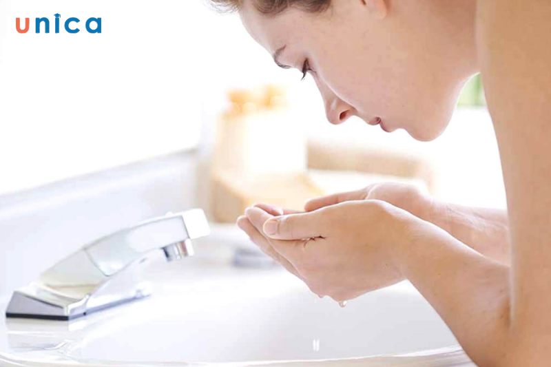 Không rửa mặt bằng nước nóng