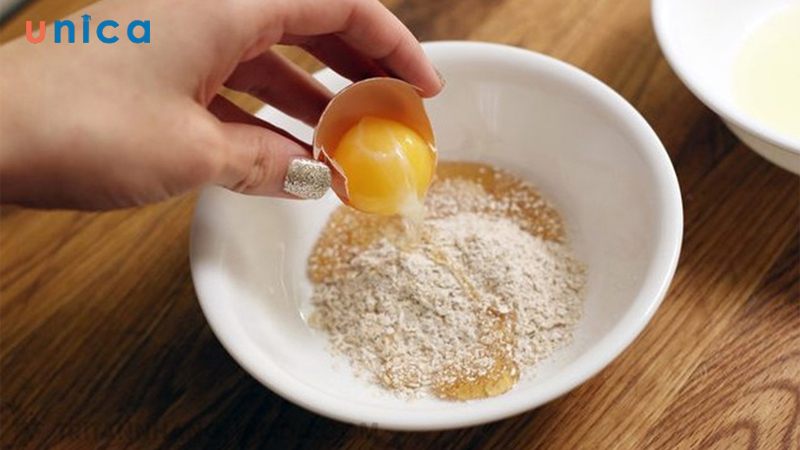 Dưỡng da với mặt nạ trứng gà và bột sắn dây