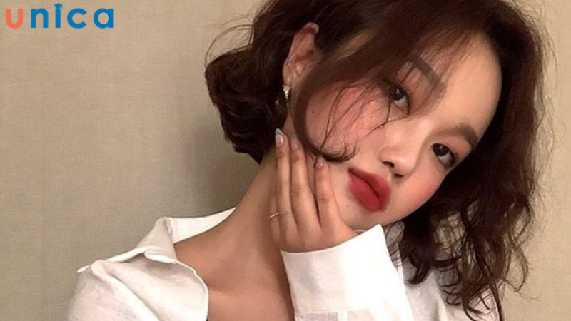 Kiểu tóc ngắn uốn sóng lơi