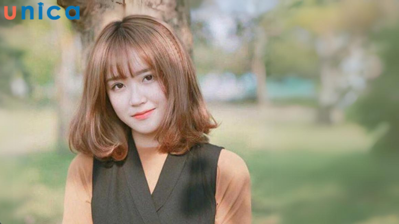 Kiểu tóc ngắn xoăn nhẹ đuôi