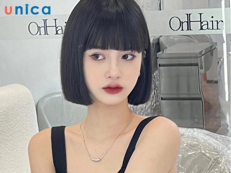 Tóc mái thẳng cho mặt tròn