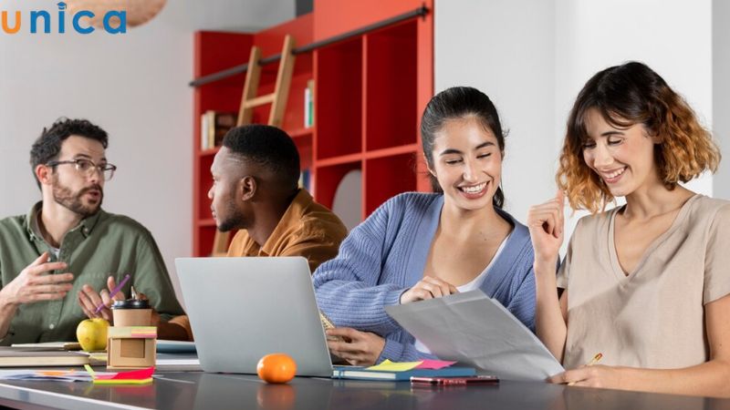 Nhân sự làm Copywriting luôn phải phối hợp với các bộ phận khác