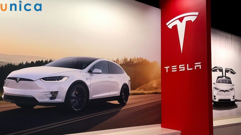 Doanh thu Tesla không chỉ đến từ việc bán ô tô mà còn từ dịch vụ bảo hiểm xe, thuê xe tự động