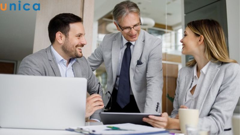 Senior được phân ra thành Senior Executive và Senior Manager