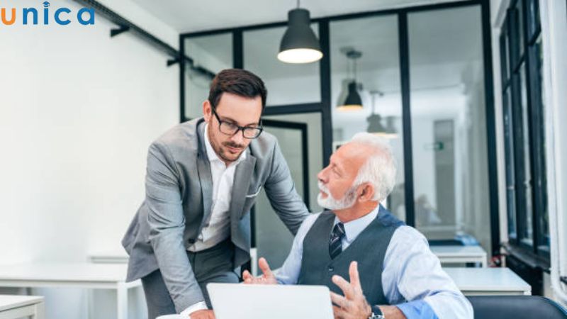 Tư duy phân tích từ góc độ sâu giúp Senior đưa ra được những đánh giá chính xác