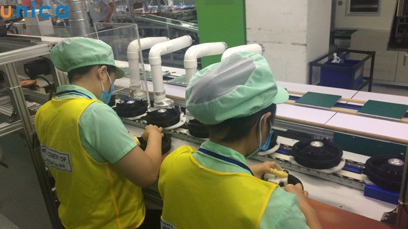 Người lao động OT để kiếm thêm thu nhập