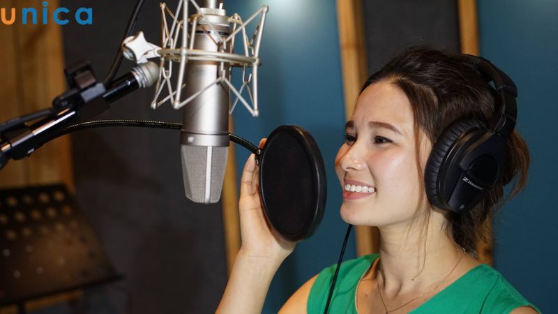Voice Talent chuyên nghiệp cần có khả năng diễn xuất bằng giọng nói
