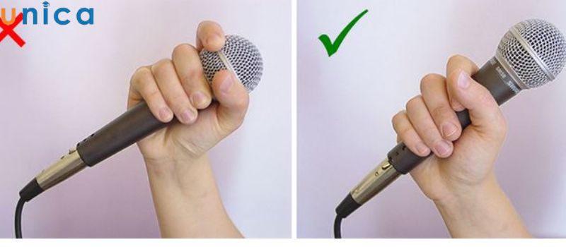 Hướng micro chuẩn là không thẳng đứng, check về phía miệng