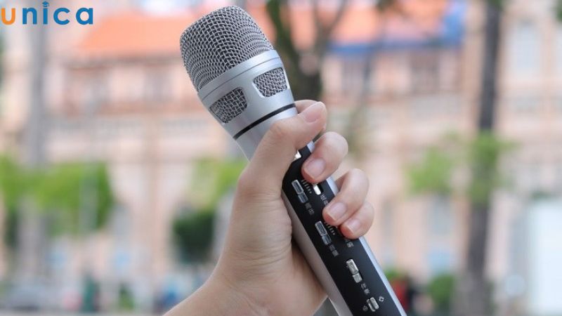Tránh gây tiếng động khi di chuyển micro